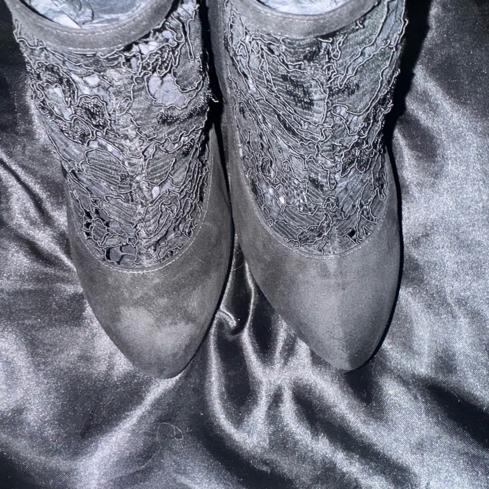 ❤️🔥AUTHENTIC🔥❤️Dolce & Gabbana Black sued and lace booties. - Picture 8 of 12